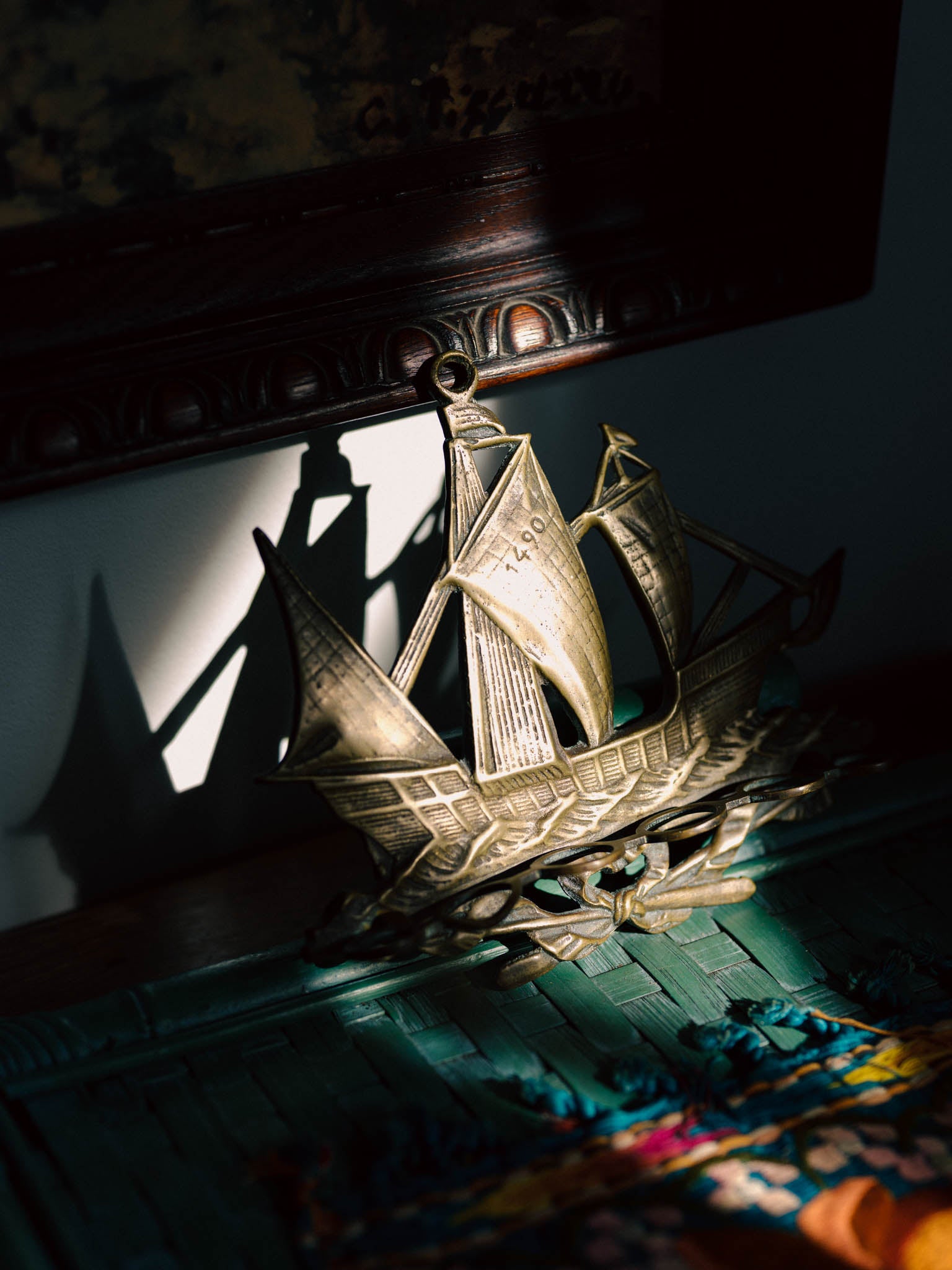 Vintage Brass Pipe Rack – Nautical Galleon Design (1490 Ship)