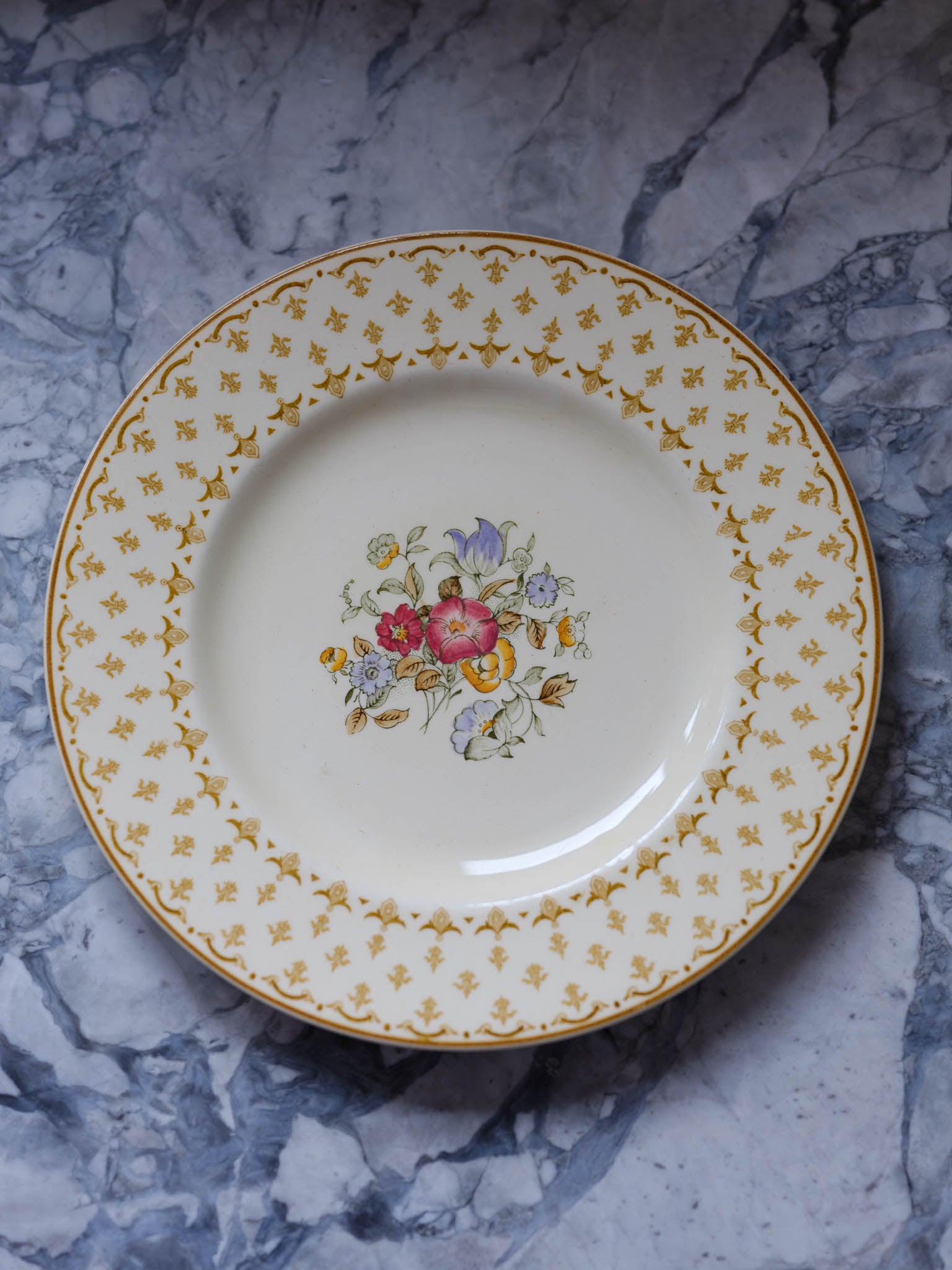 Wood & Sons The Marion Plates – Vintage English China with Floral Centre & Fleur de Lis (Set of 2)
