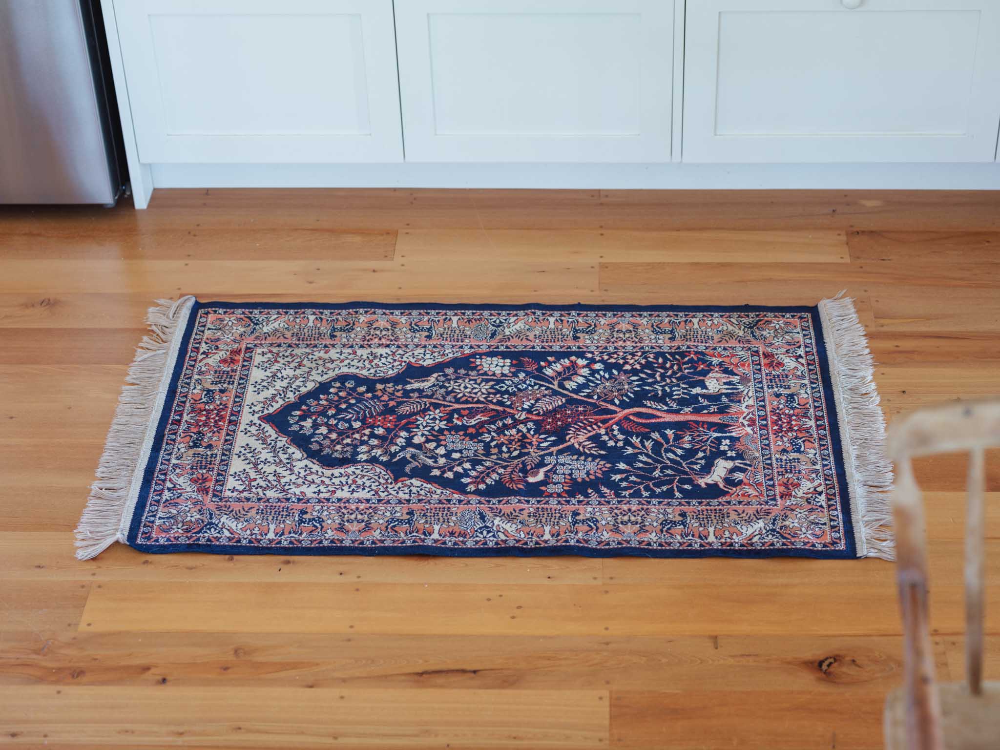 Exquisite rug with deer and birds