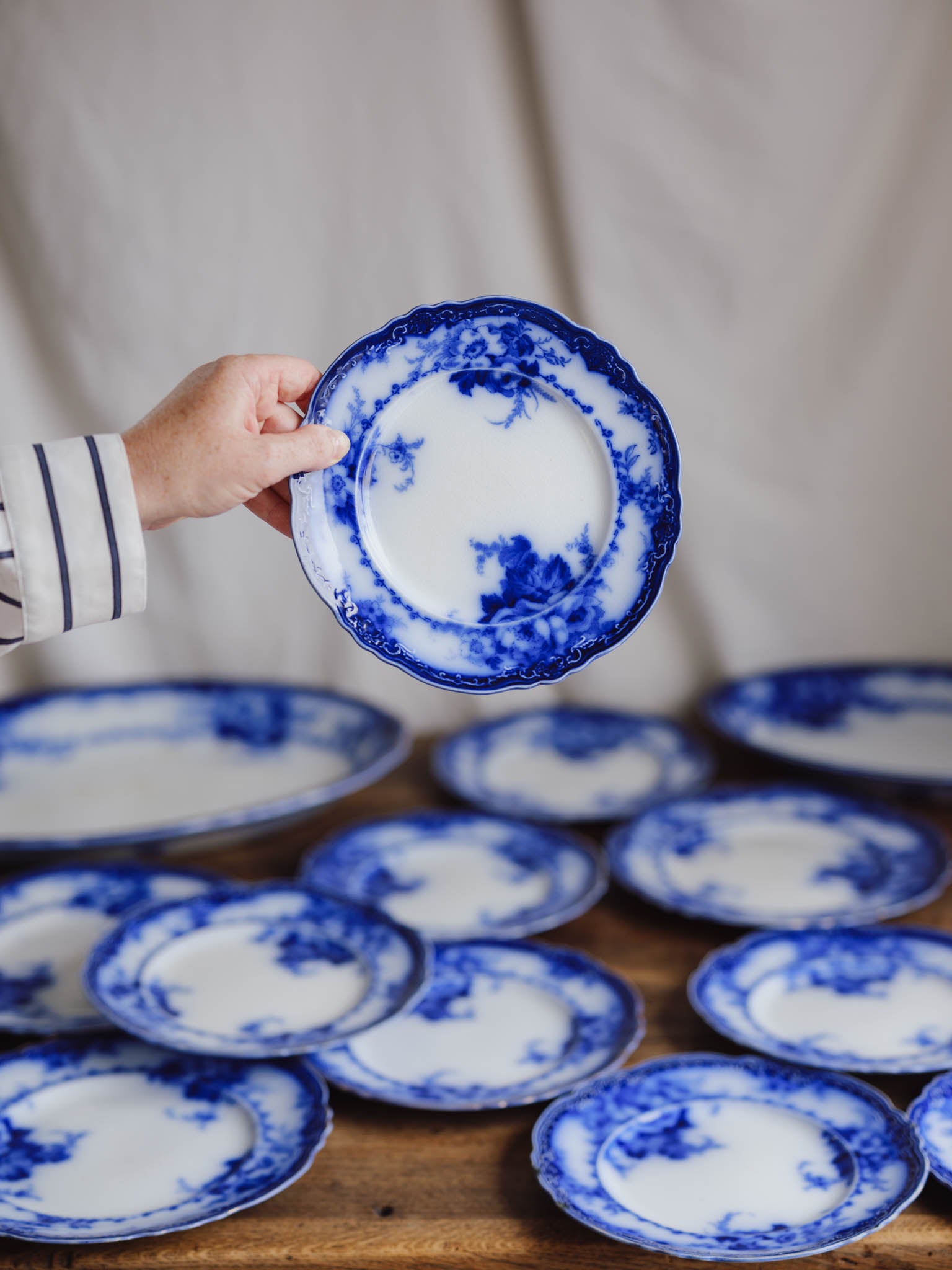 Antique Alfred Meakin 'Ovando' Flow Blue Part Dinner Service (13 Pieces)