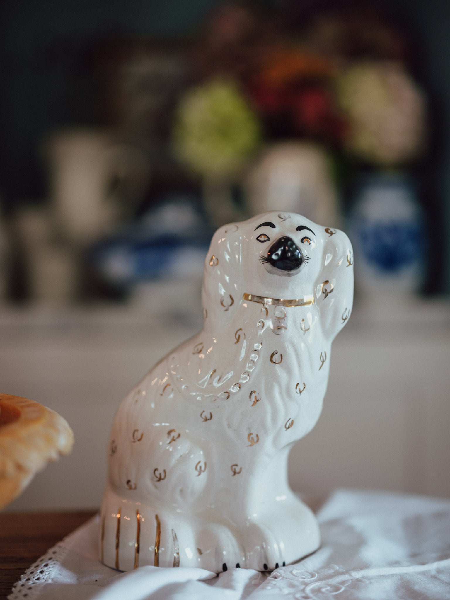 Vintage Staffordshire Spaniel Dog Figurine | Gold & White (23cm)