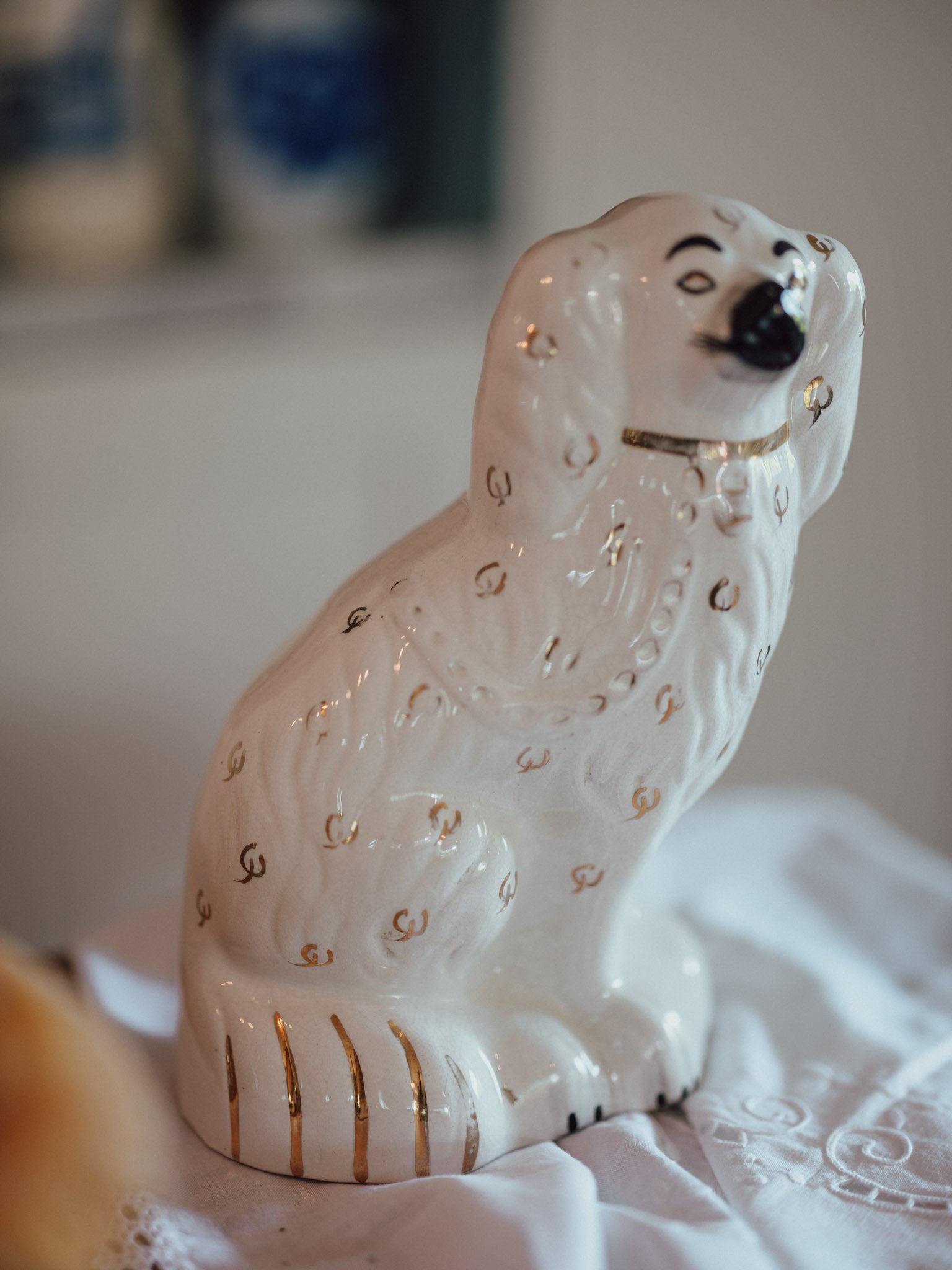 Vintage Staffordshire Spaniel Dog Figurine | Gold & White (23cm)