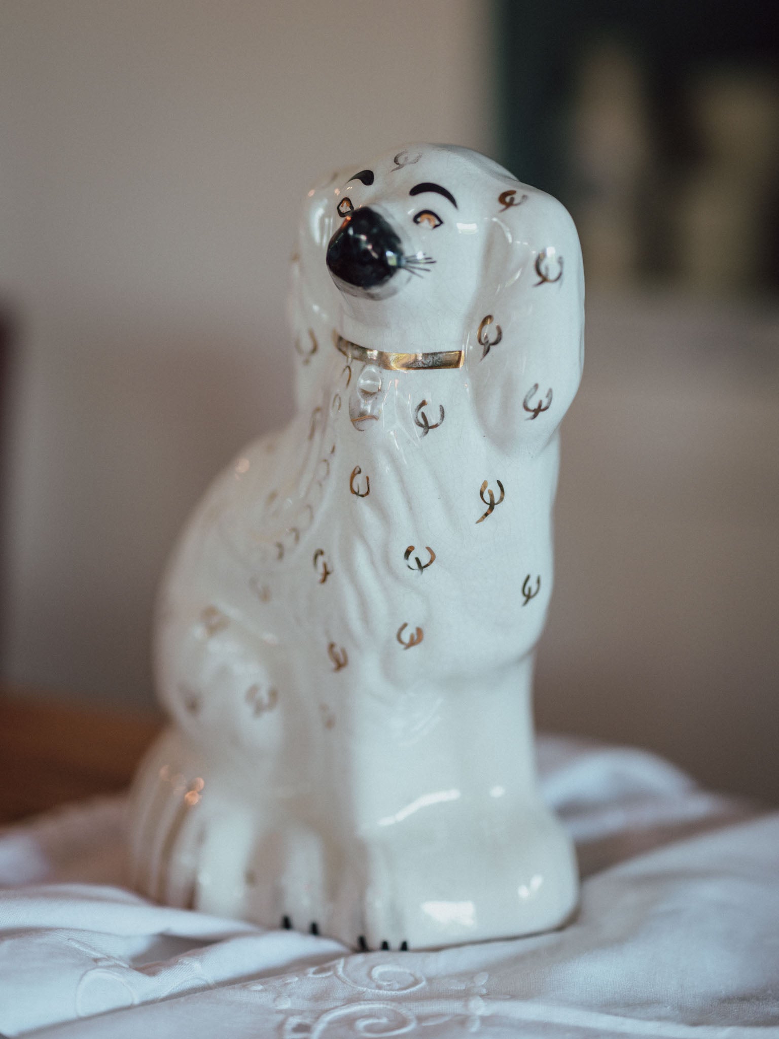 Vintage Staffordshire Spaniel Dog Figurine | Gold & White (23cm)