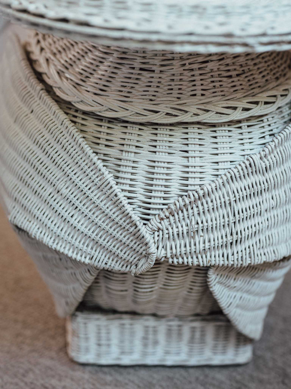 Rare Vintage White Wicker Swan Plant Stand / Side Table