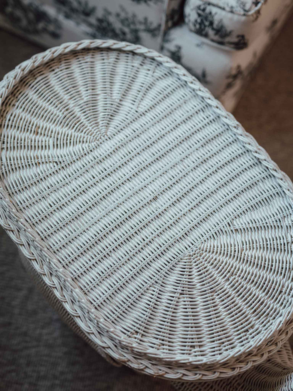 Rare Vintage White Wicker Swan Plant Stand / Side Table