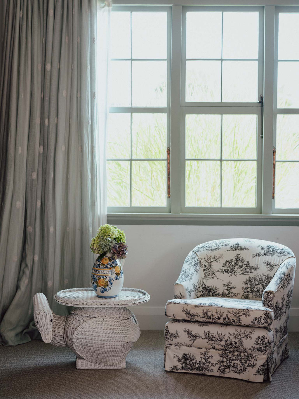 Rare Vintage White Wicker Swan Plant Stand / Side Table
