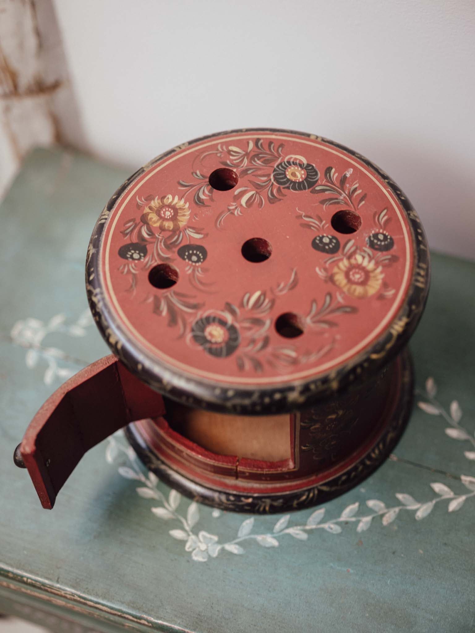Dutch Hindeloopen Folk Art Foot Warmer