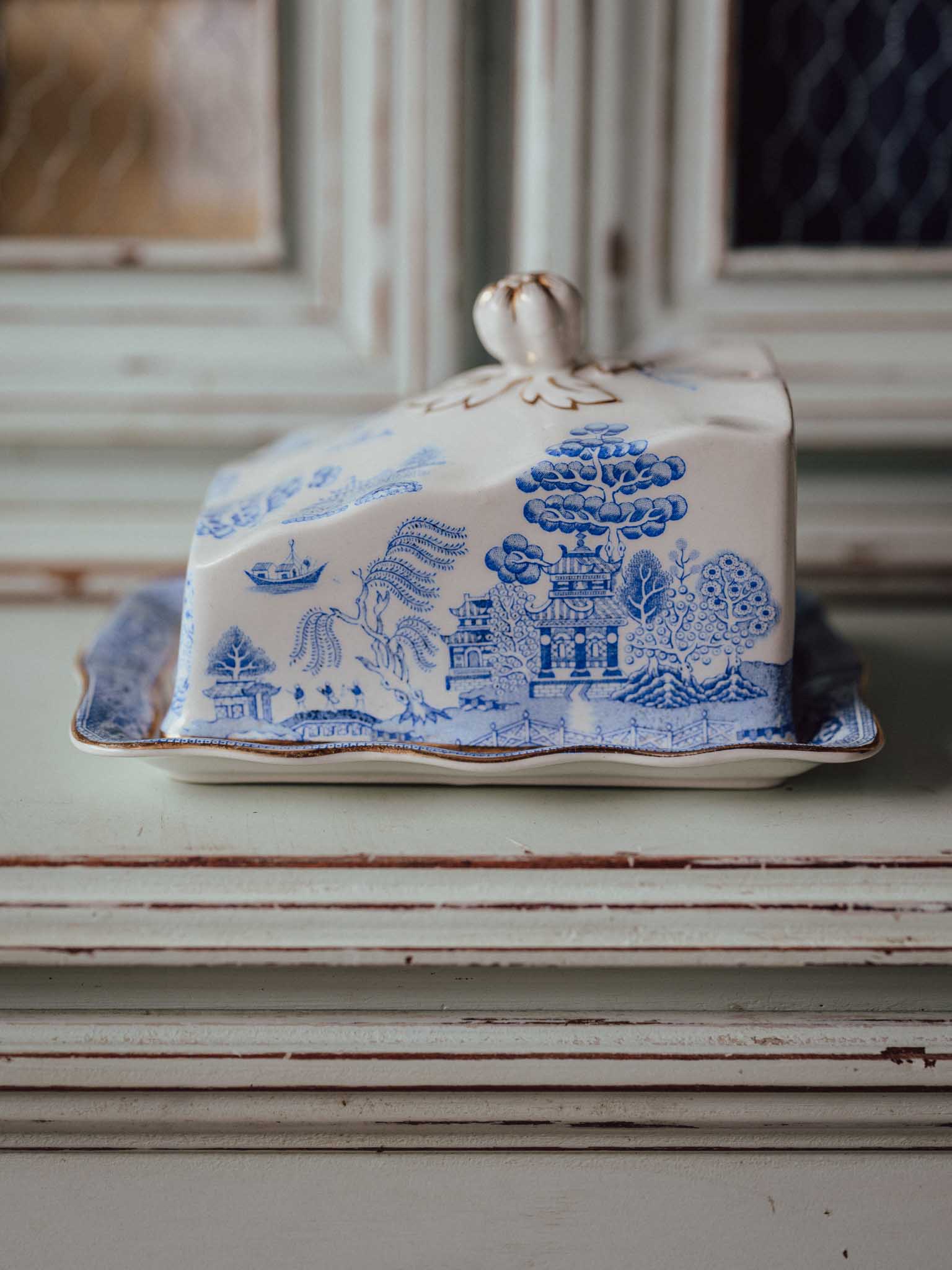 Bridgwood England Blue Willow Butter Dish with Gilt Lotus Finial
