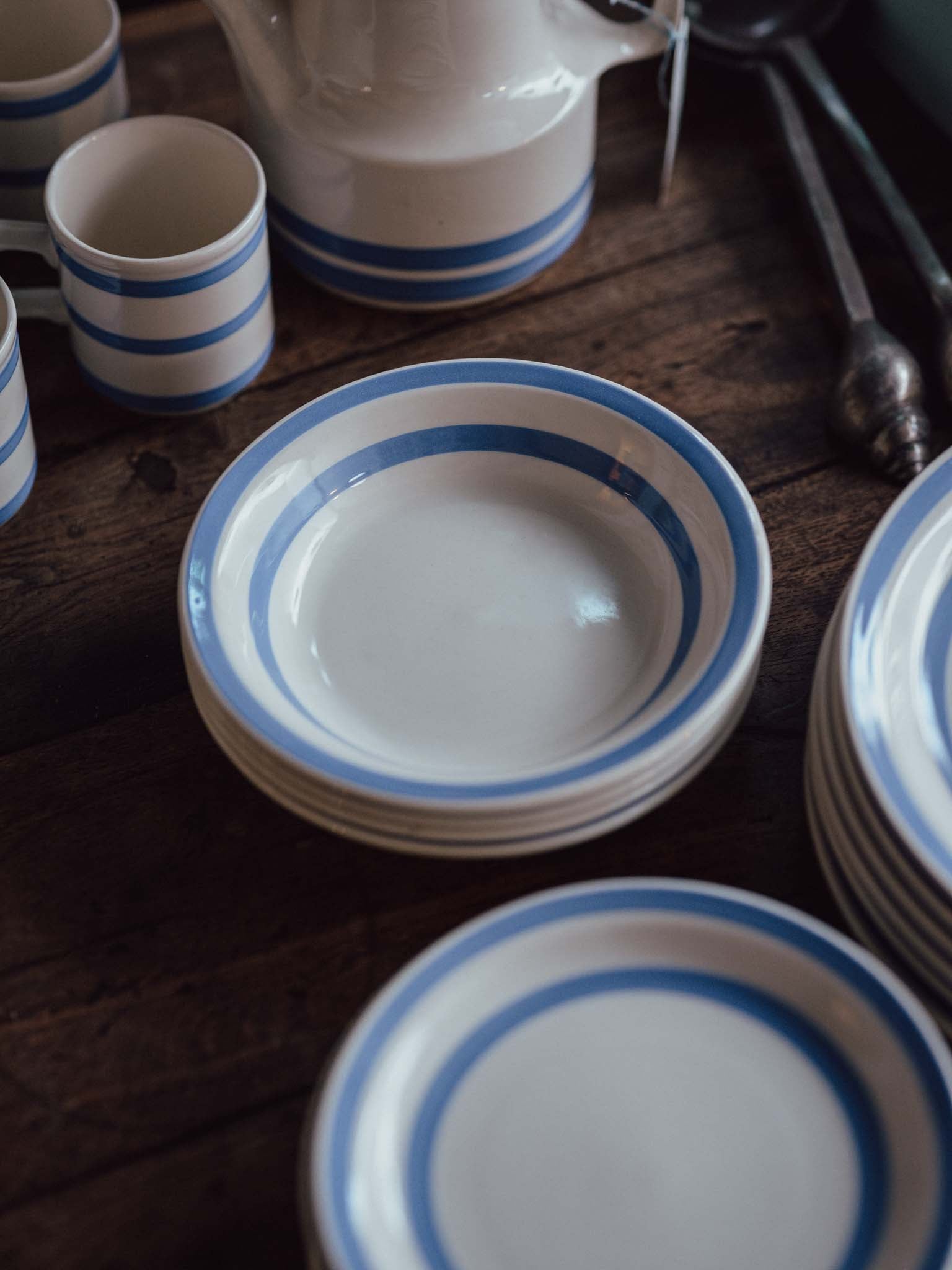 Blue Banded Irish Catering Ware Dinner Set