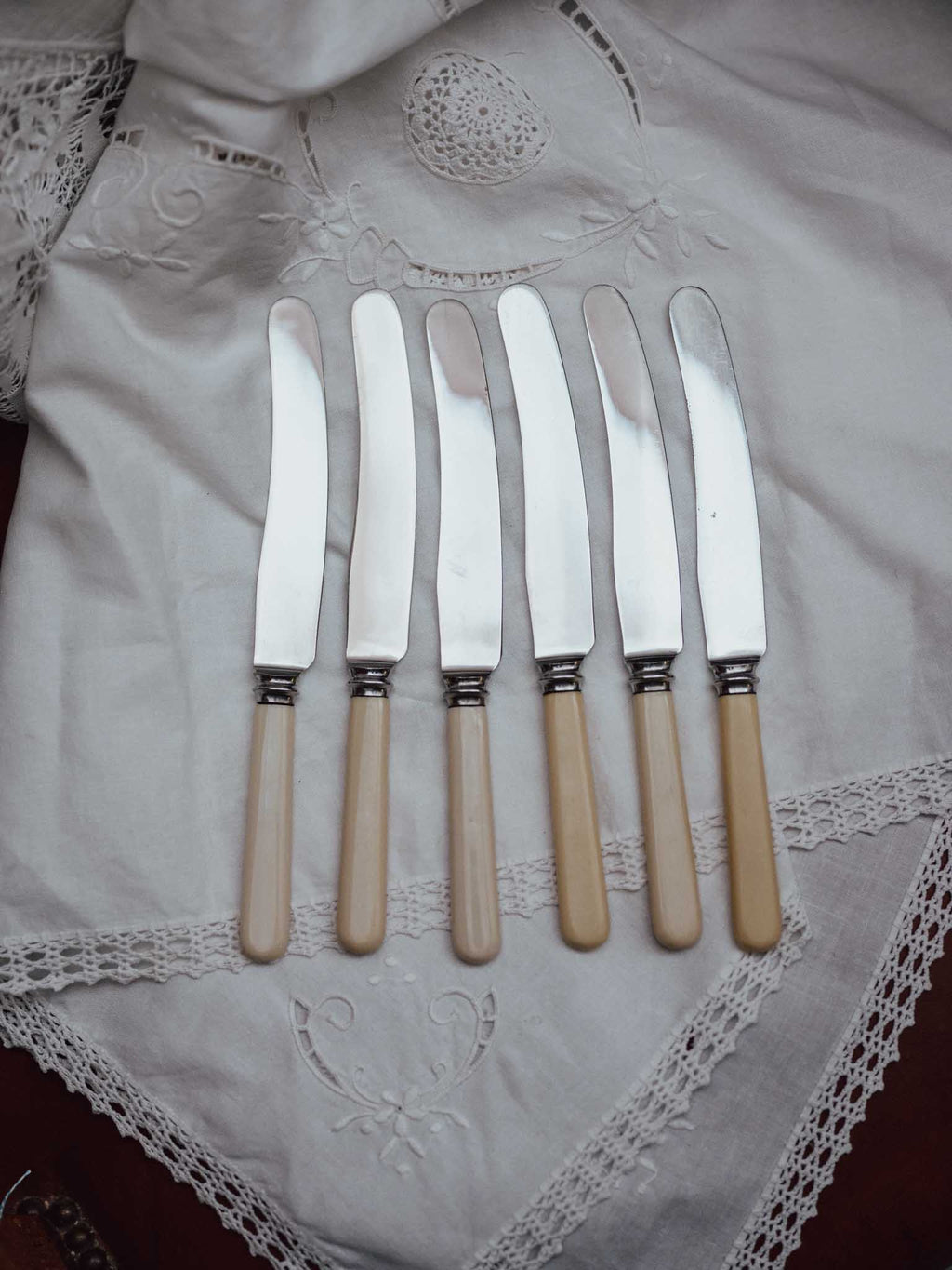 Edwin Dale Sheffield Faux Bone Table Knives Set of 6