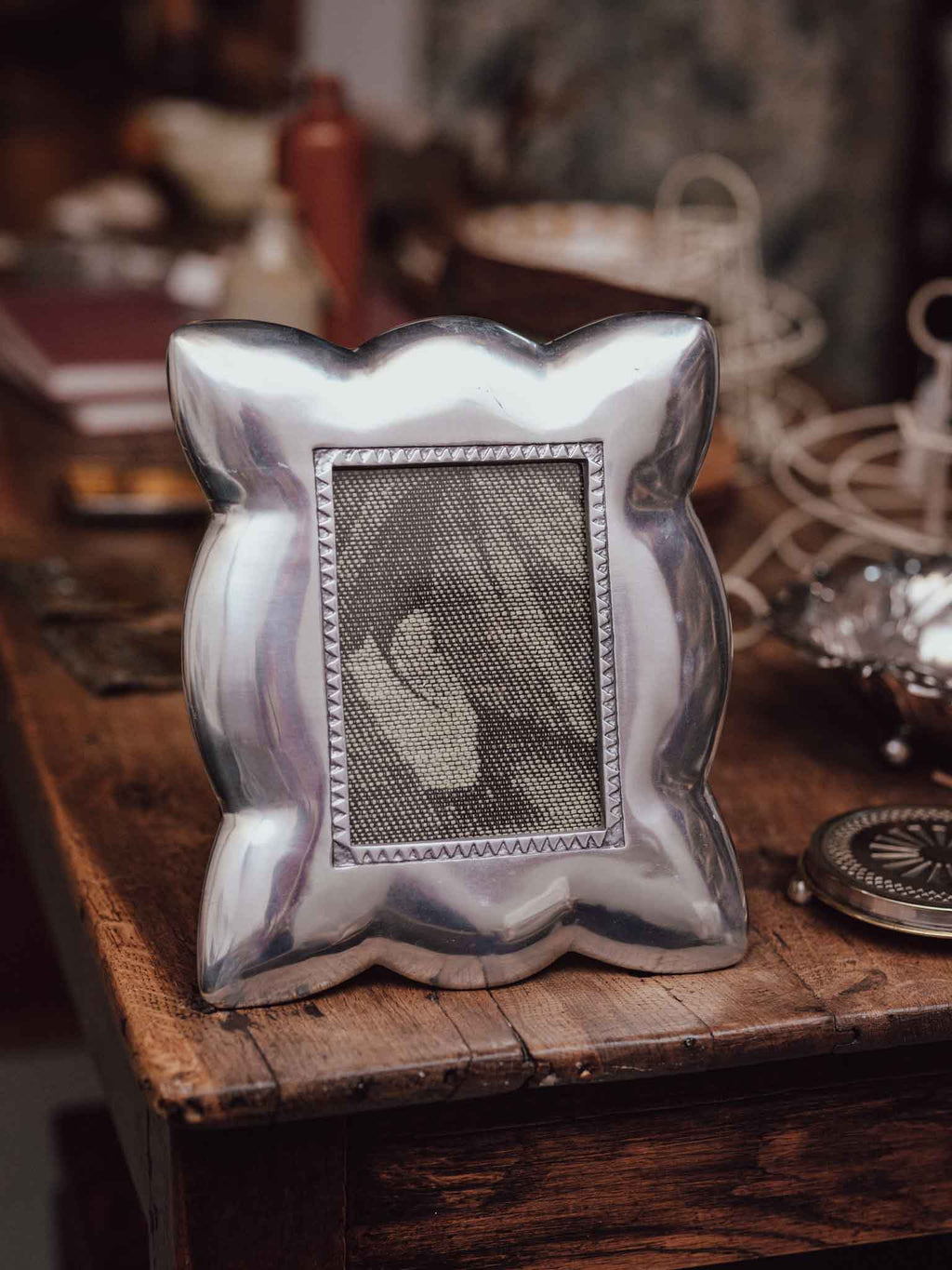 Cast Aluminium Scalloped Photo Frame