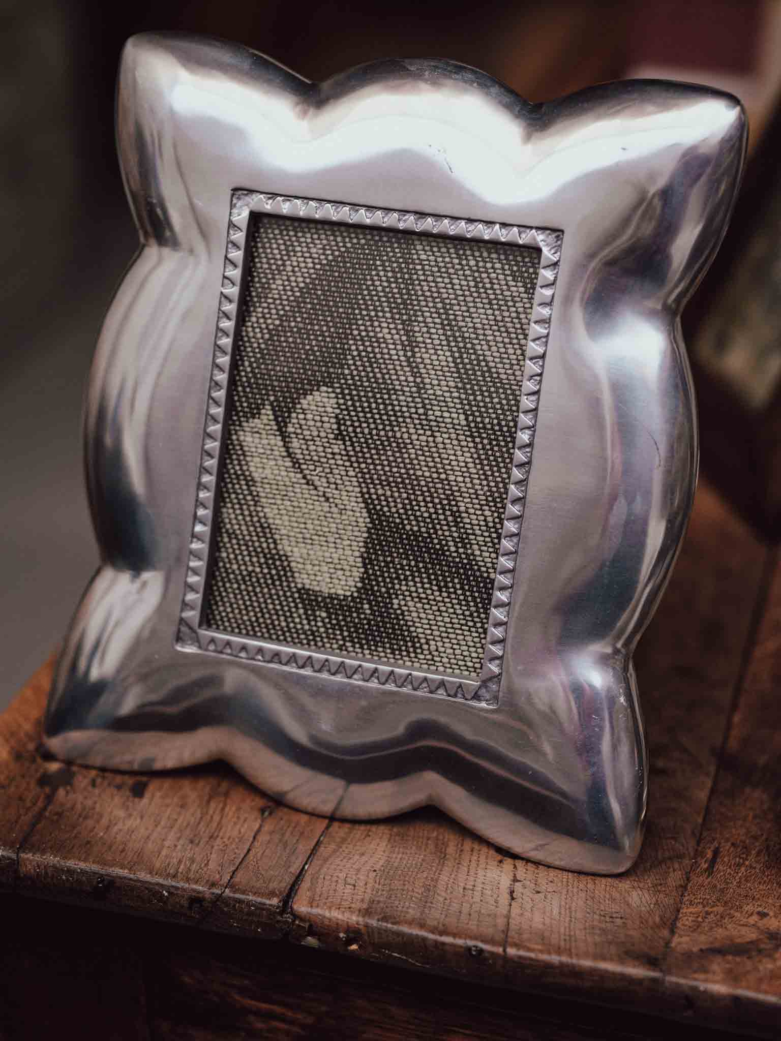 Cast Aluminium Scalloped Photo Frame