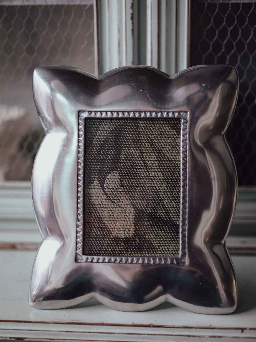 Cast Aluminium Scalloped Photo Frame