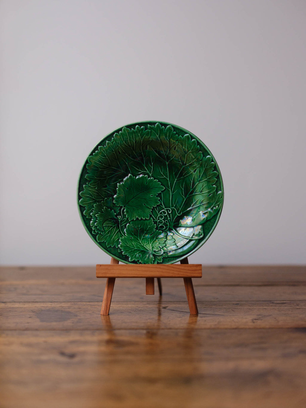 Green Majolica Vine Leaf Plate