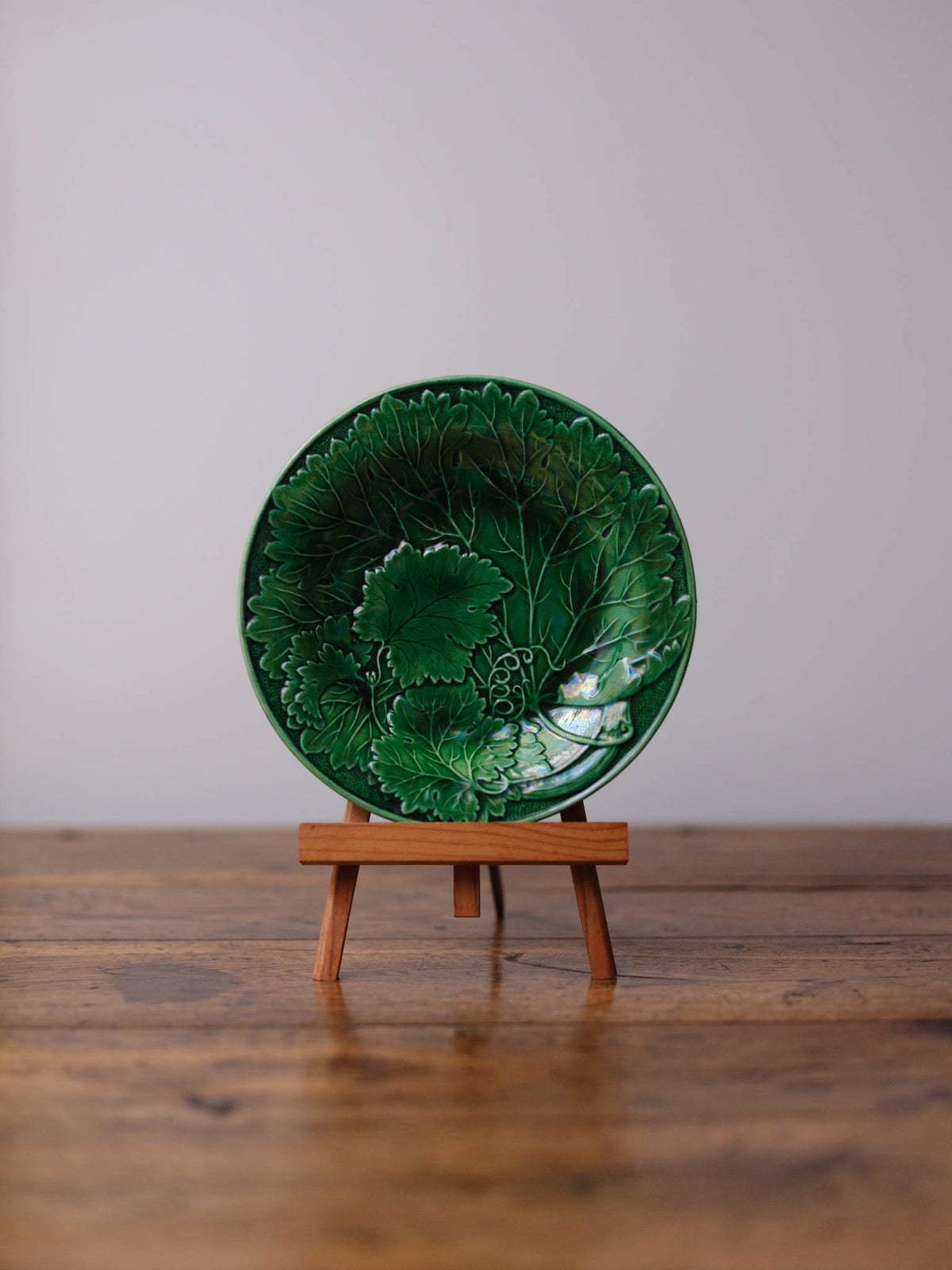 Green Majolica Vine Leaf Plate