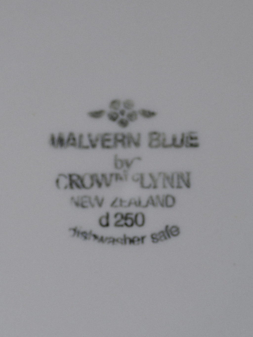 Crown Lynn Blue & White Plates – Vintage New Zealand Tableware Set of 5