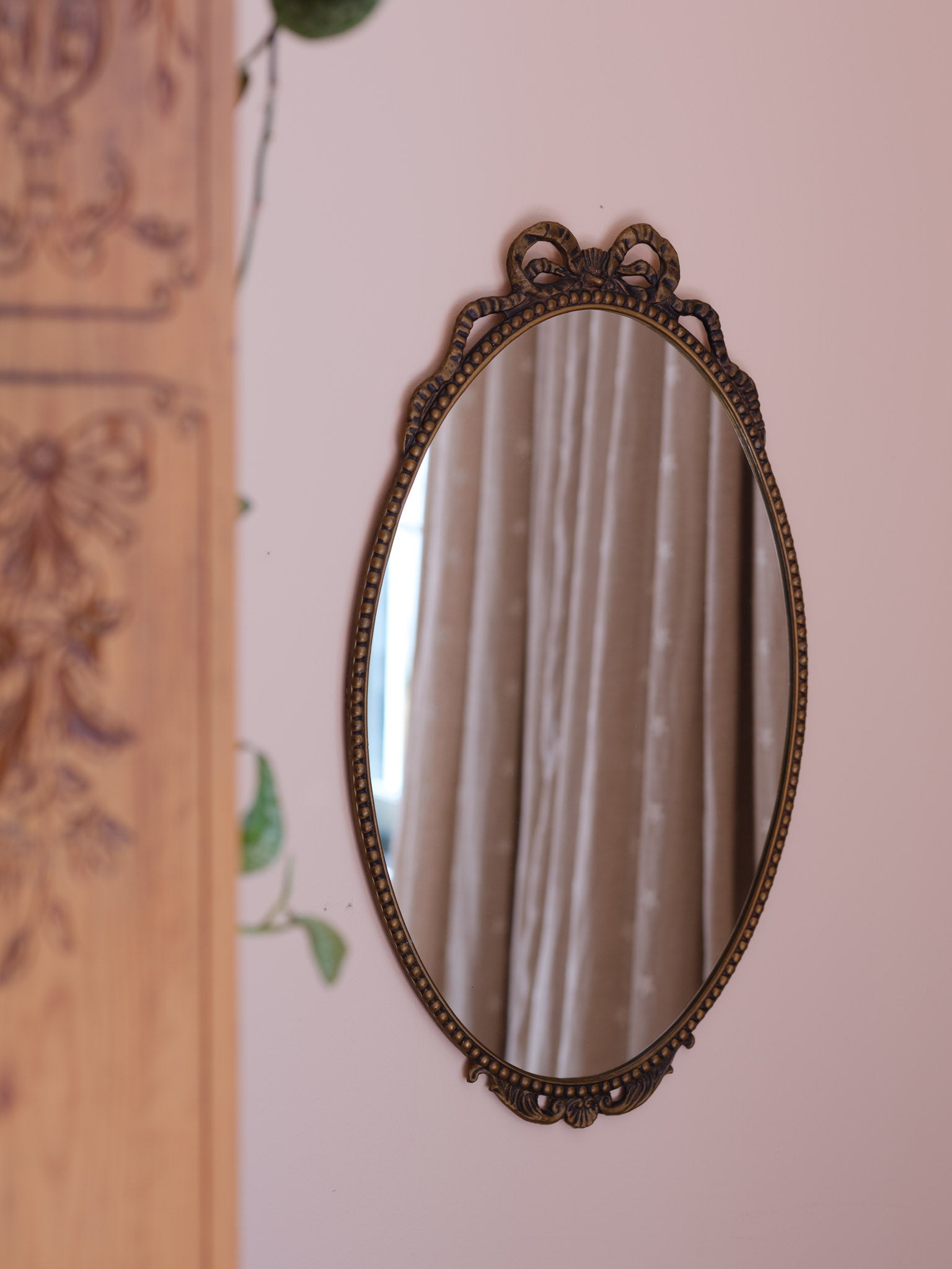 Vintage Oval Mirror with Decorative Bow Frame