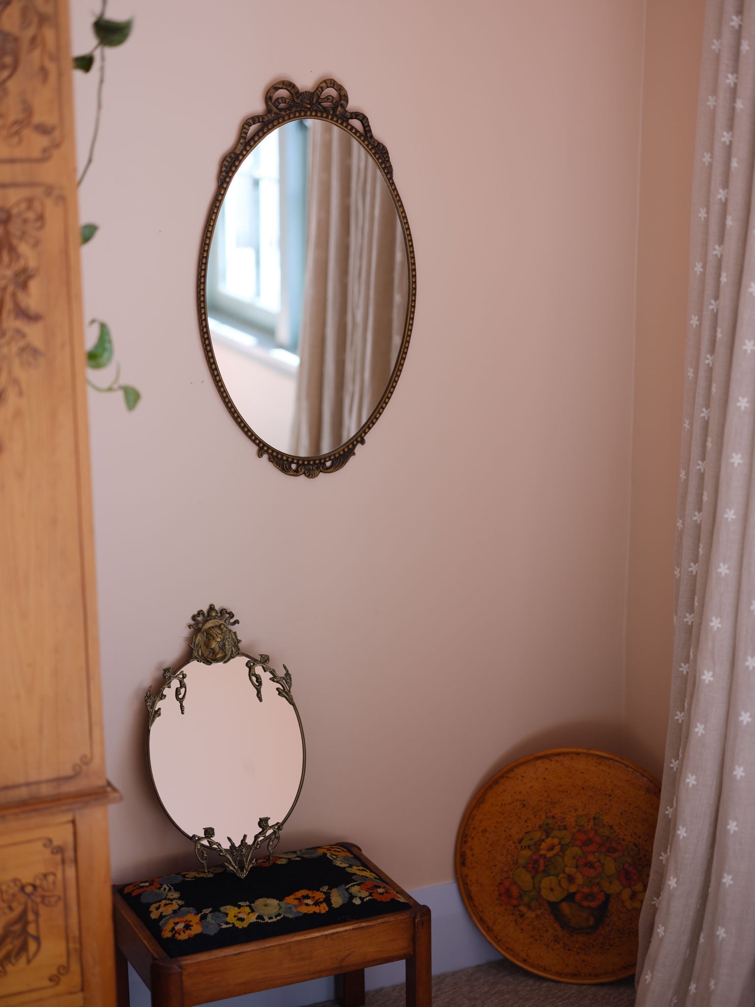 Vintage Oval Mirror with Decorative Bow Frame
