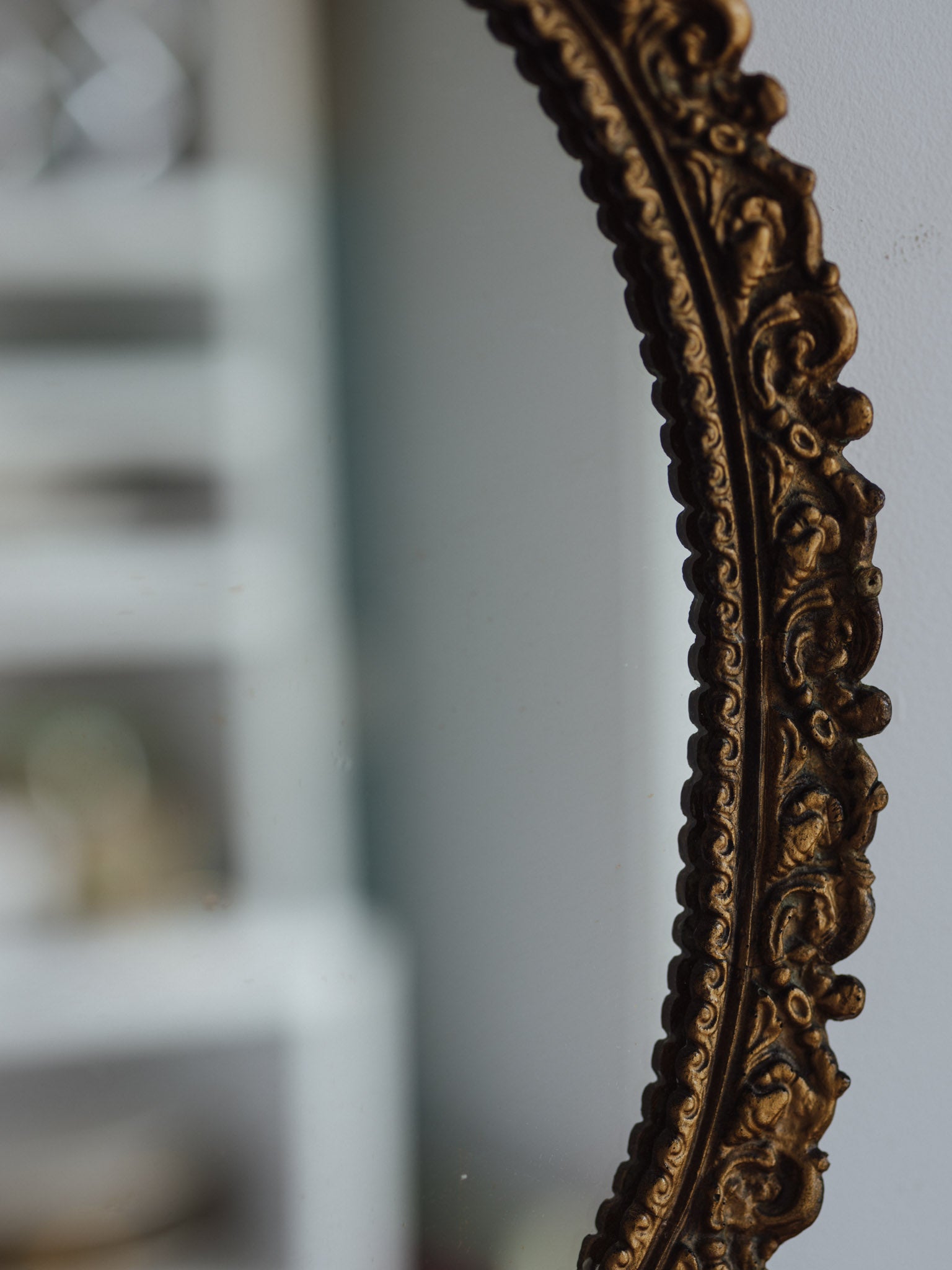 Vintage mirror with shell relief