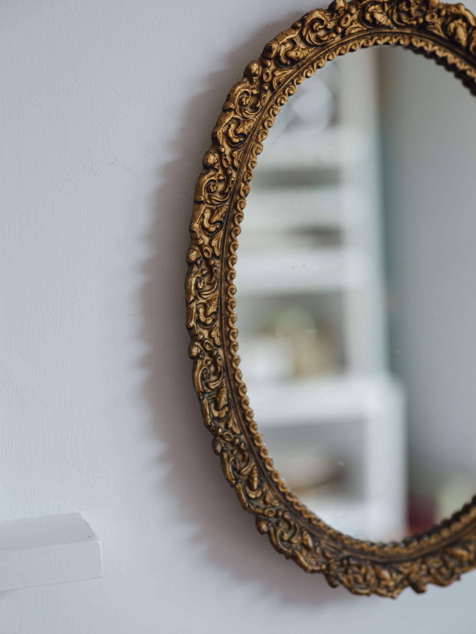 Vintage mirror with shell relief