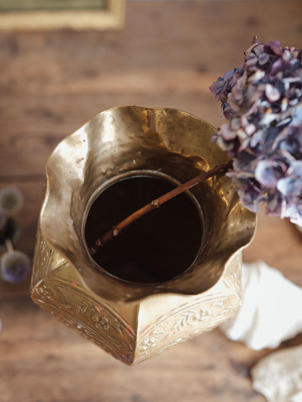 Large brass bow 'dry' vase