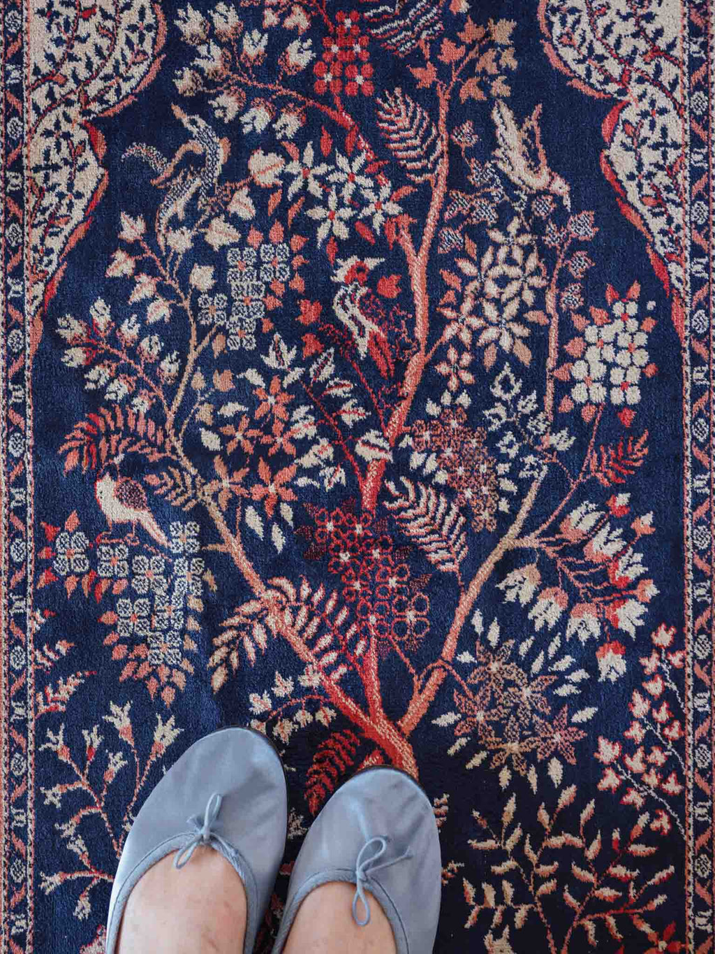 Exquisite rug with deer and birds