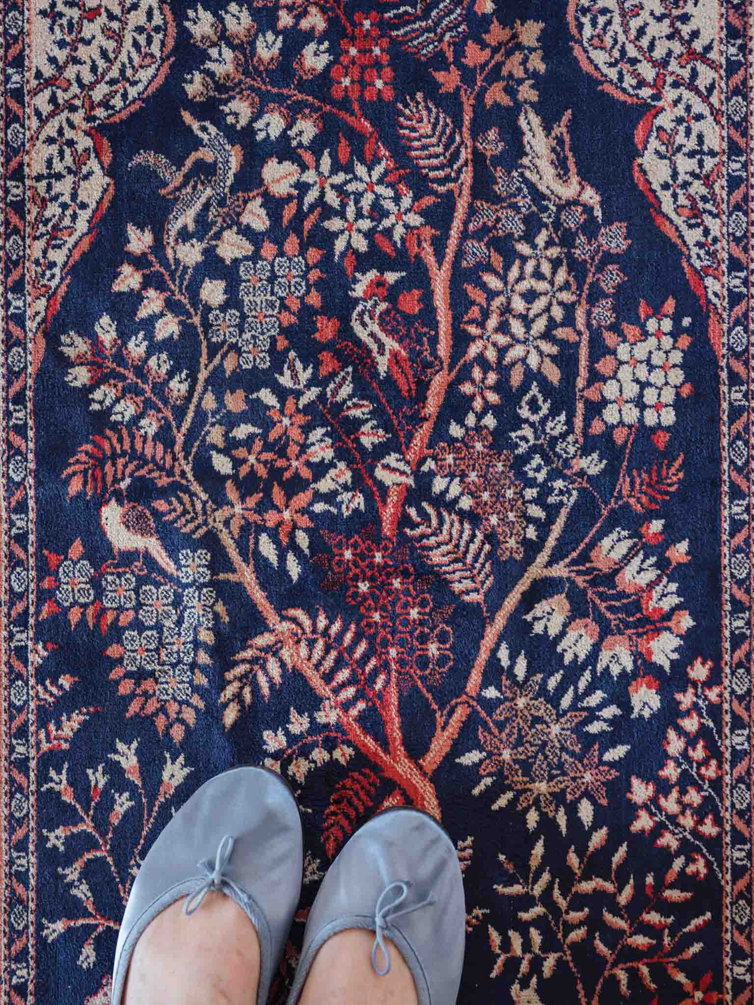 Exquisite rug with deer and birds