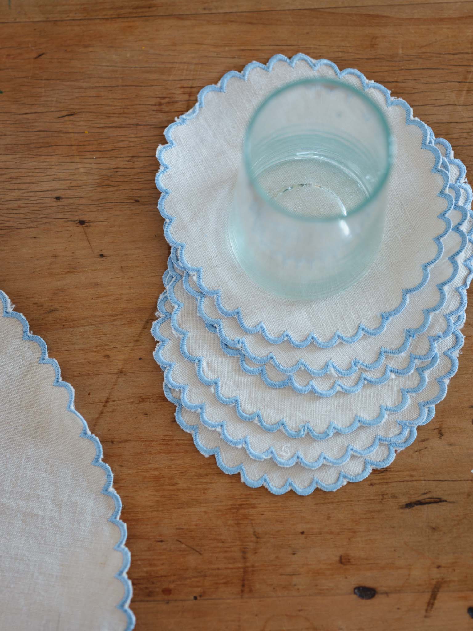 Scalloped linen vintage placemats - cornflower blue edges