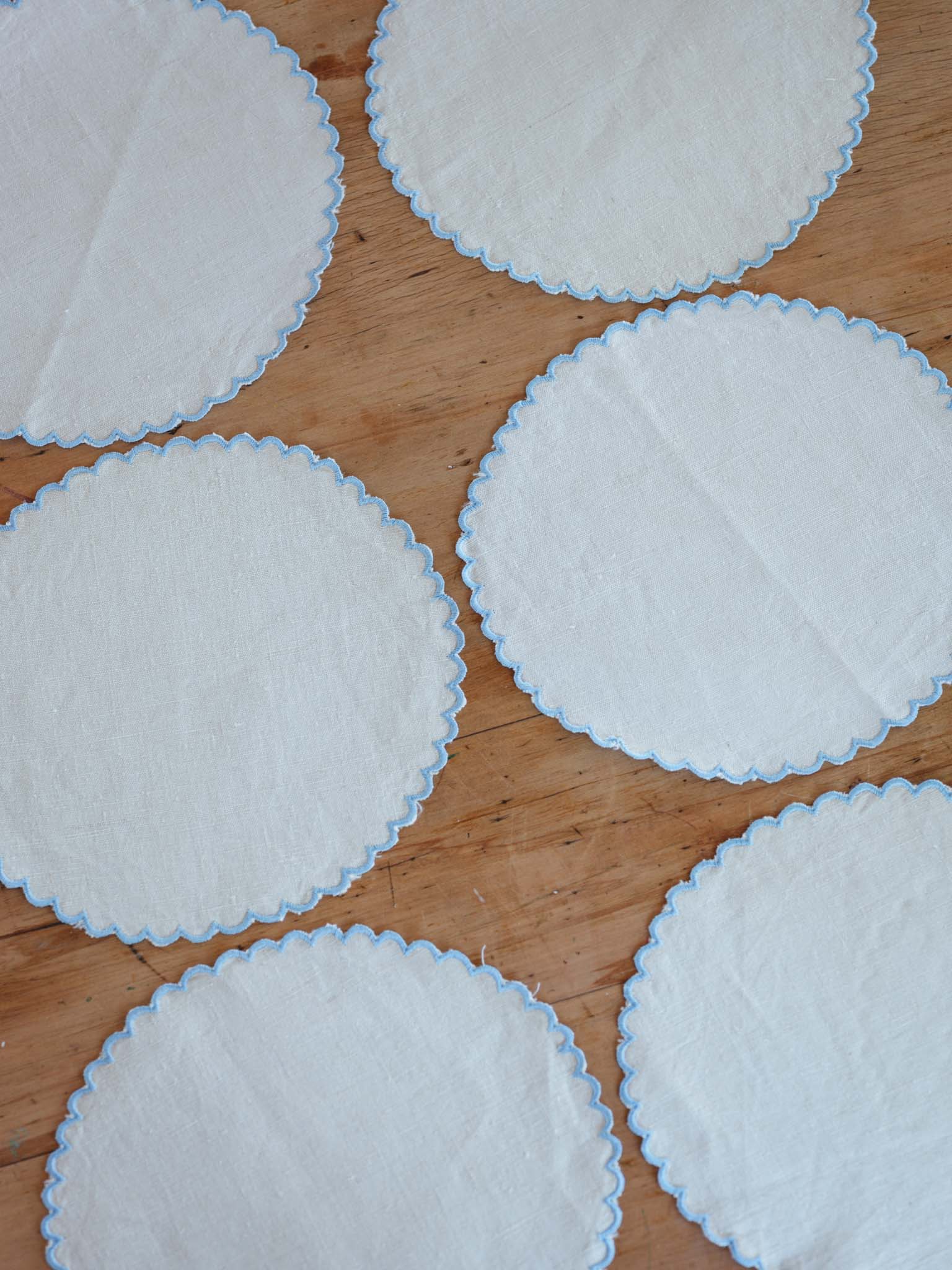 Scalloped linen vintage placemats - cornflower blue edges