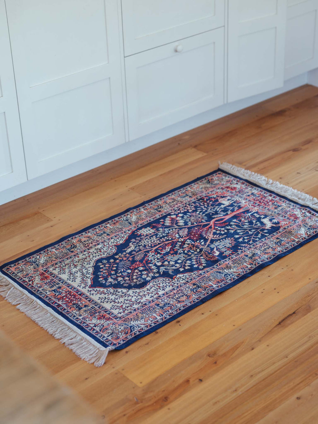 Exquisite rug with deer and birds