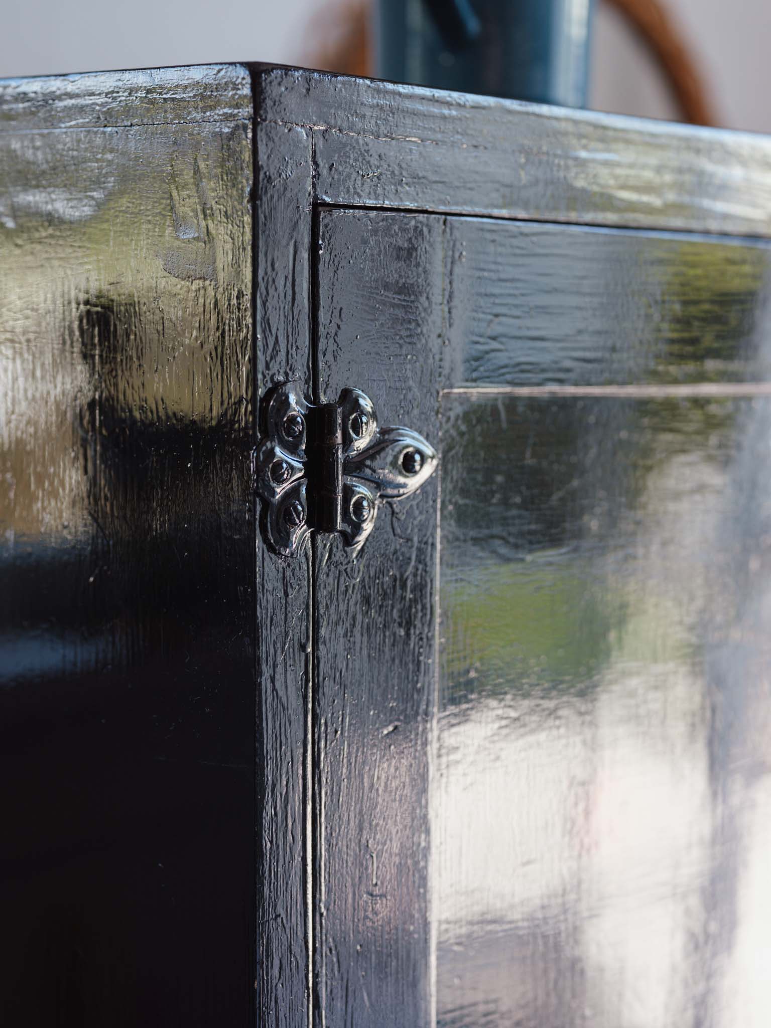 Pair of Lacquered Bedside Tables - Black