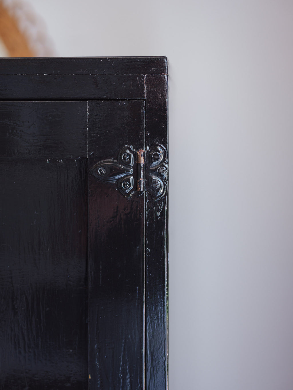 Pair of Lacquered Bedside Tables - Black