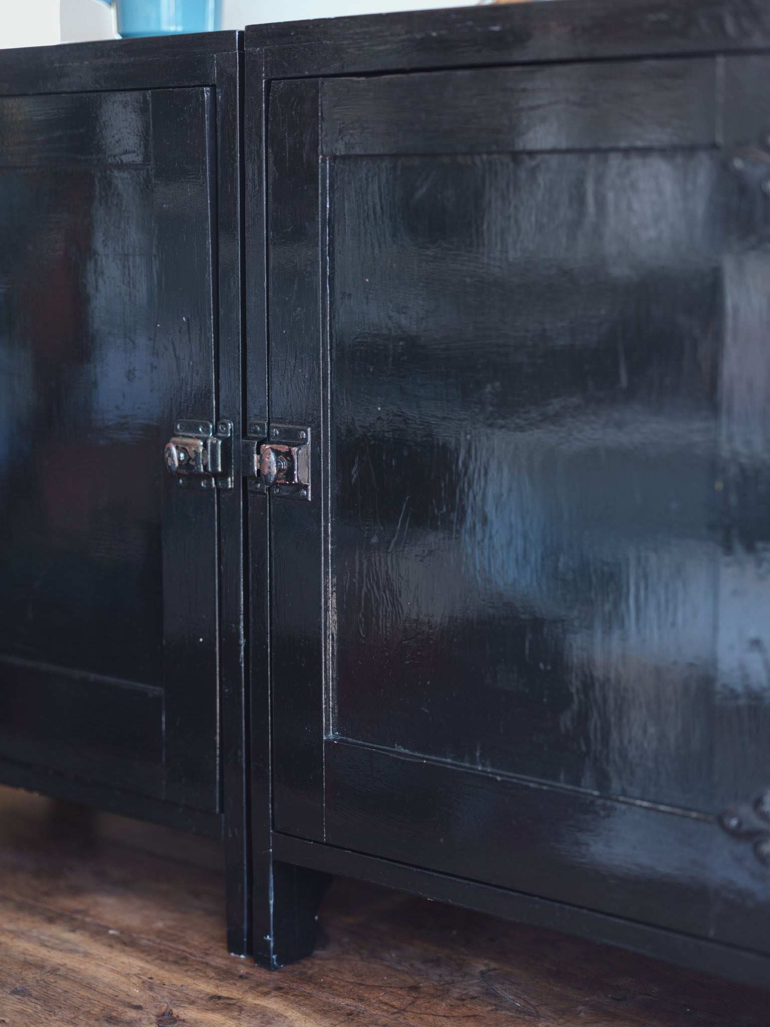 Pair of Lacquered Bedside Tables - Black