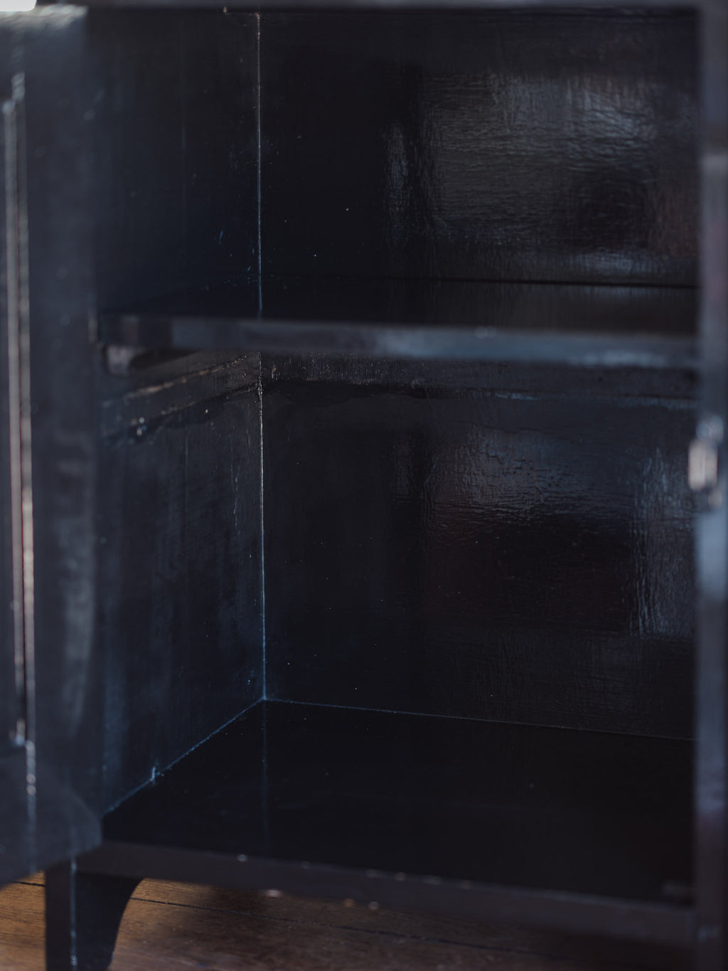 Pair of Lacquered Bedside Tables - Black