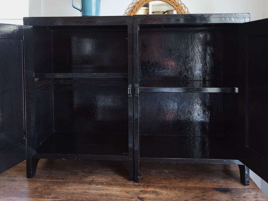 Pair of Lacquered Bedside Tables - Black