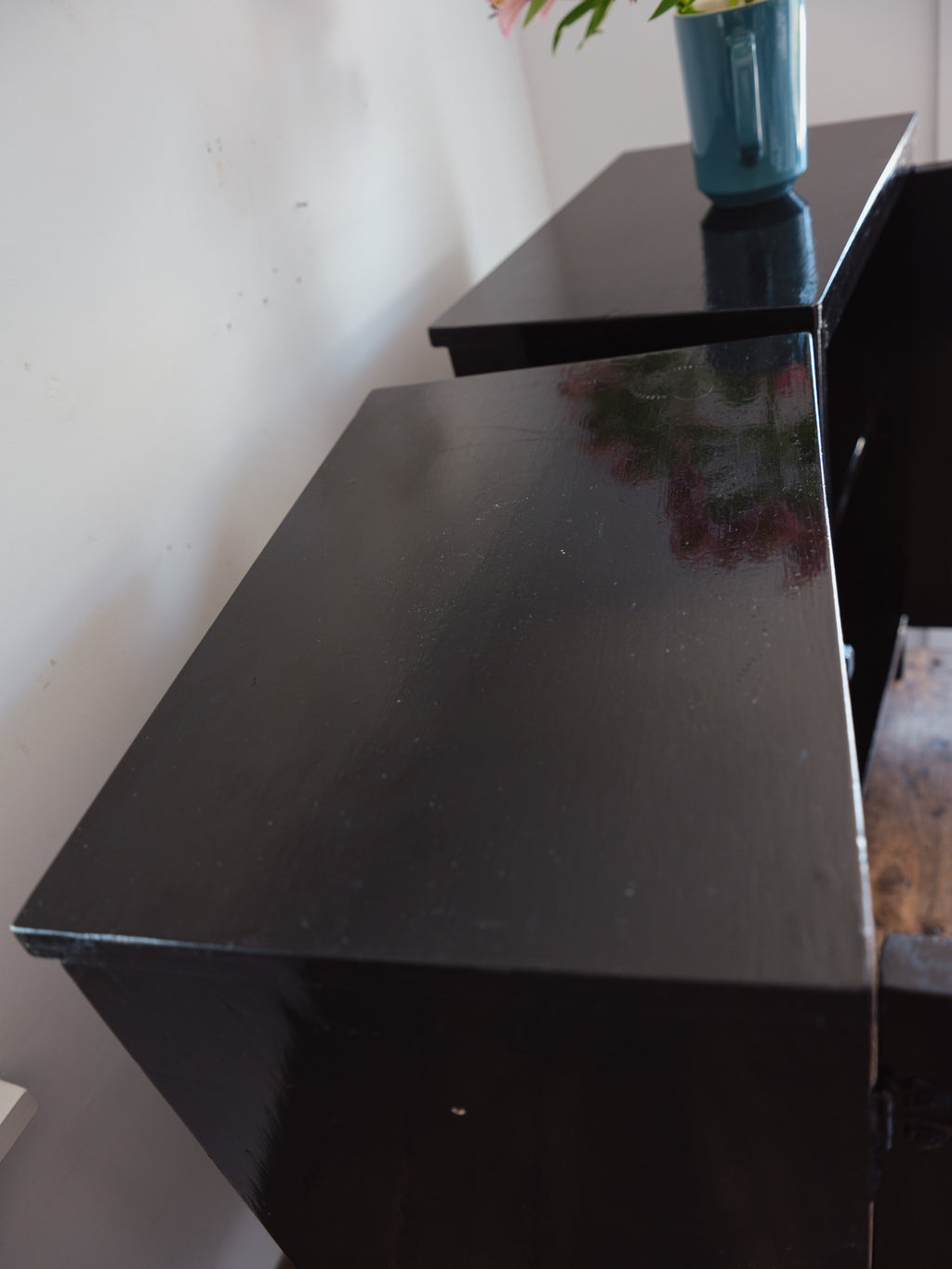 Pair of Lacquered Bedside Tables - Black