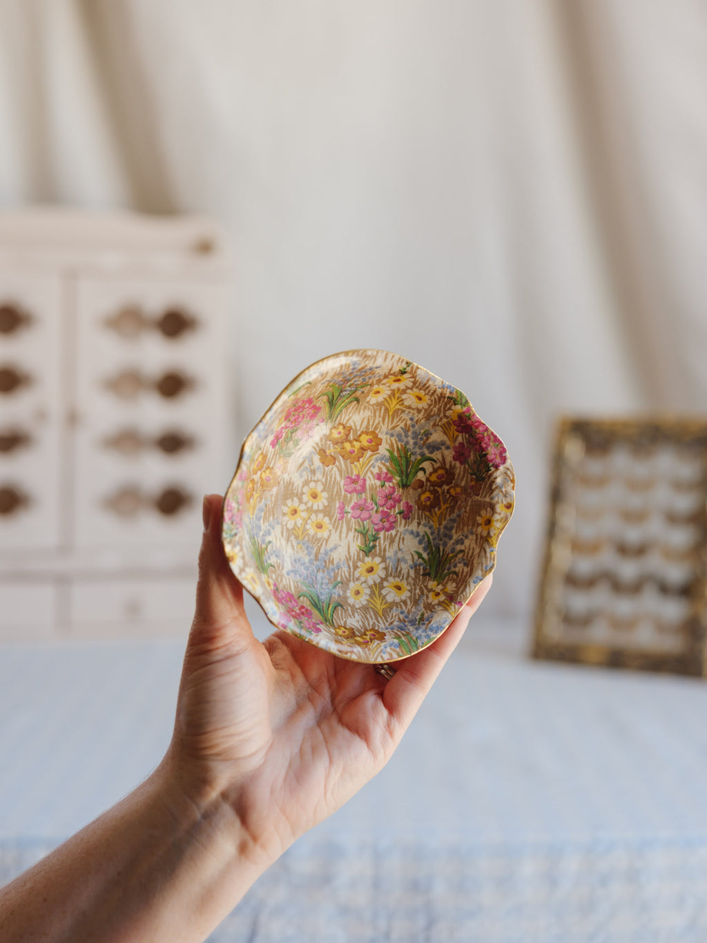 Royal Winton 'Marguerite' Chintz Bowl