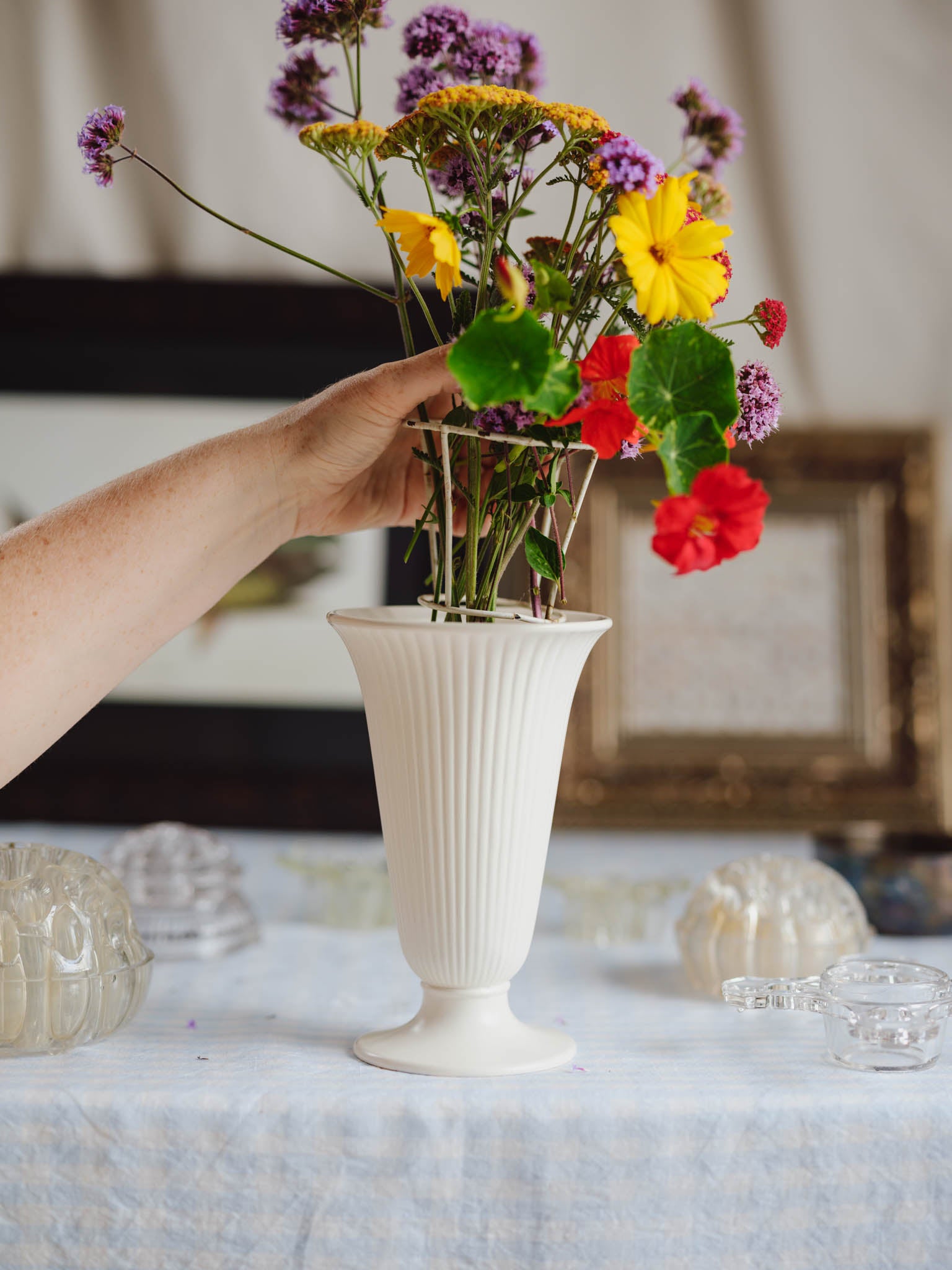 Vintage Wedgwood Ribbed Vase w Original Flower Frog Insert