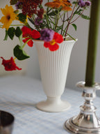 Vintage Wedgwood Ribbed Vase w Original Flower Frog Insert